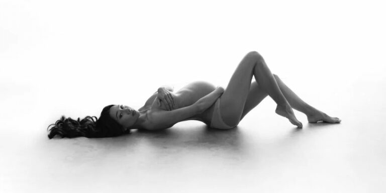 What is the power of simplicity in maternity photography