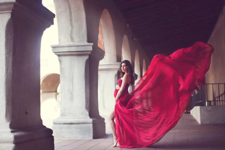 What are subtle ways to enjoy maternity boudoir photos